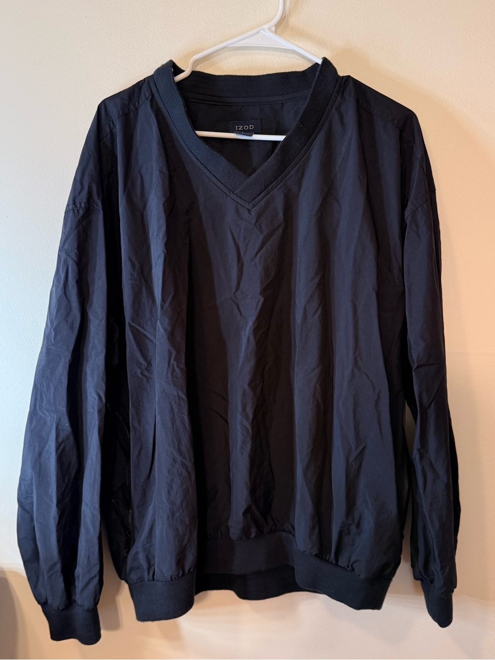 Izod Men's Black V-Neck Lightweight Pullover